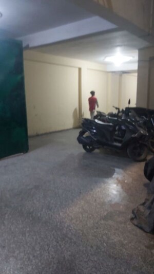 Parking in 2.5 BHK Builder Floor at Mayur Vihar – for Sale
