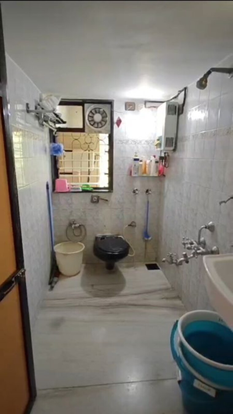 Bathroom, tirath-apartment 2 Bedroom 900 Sq.Ft. Apartment In Vile Parle West Mumbai 10581656
