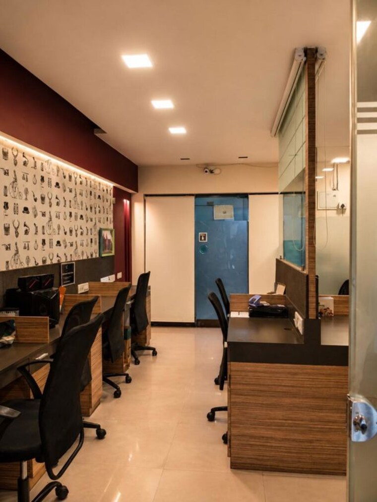 Team Area, reliable-business-centre Commercial Office Space 570 Sq.Ft. In Andheri West Mumbai 10581717