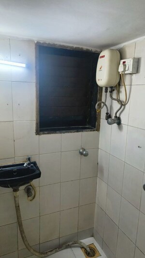 Bathroom in 1 RK Apartment at Manuel Rodrigues Apartment, Santacruz East – for Rent