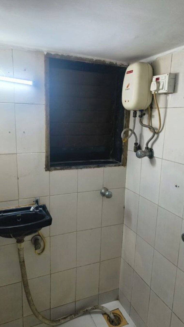 Bathroom, manuel-rodrigues-apartment 1 RK 250 Sq.Ft. Apartment In Santacruz East Mumbai 10581751