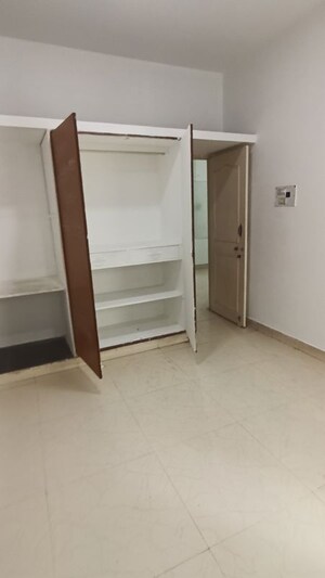 Room in 2 BHK Builder Floor at Defence Colony – for Rent