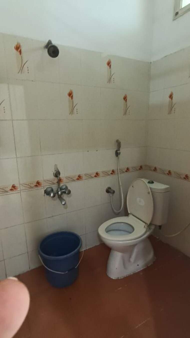 Bathroom, defence colony 2 Bedroom 1200 Sq.Ft. Builder Floor In Defence Colony Bangalore 10581757
