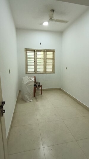 Room in 2 BHK Builder Floor at Defence Colony – for Rent