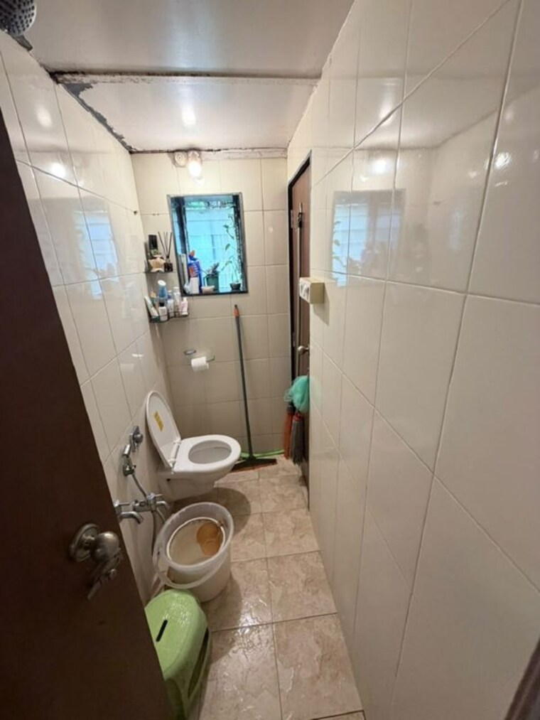 Bathroom, khar west 1 Bedroom 500 Sq.Ft. Apartment In Khar West Mumbai 10581762