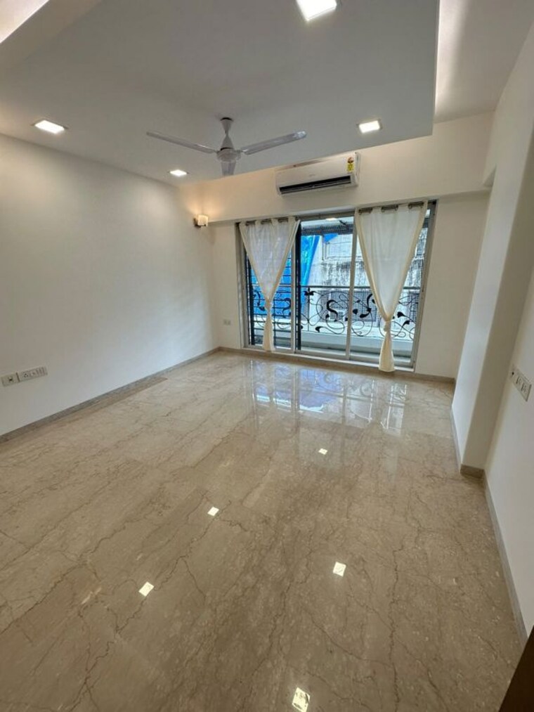 Room, khar west 3 Bedroom 1100 Sq.Ft. Apartment In Khar West Mumbai 10581785