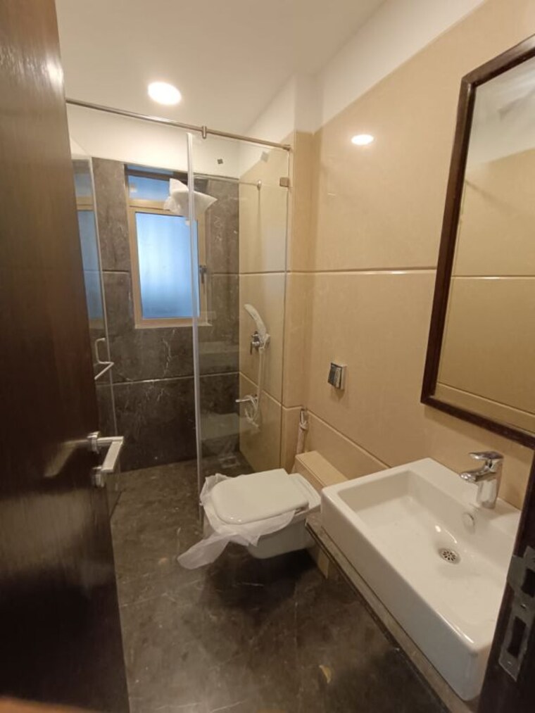 Bathroom, supreme-evana 3 Bedroom 1100 Sq.Ft. Apartment In Bandra West Mumbai 10581793