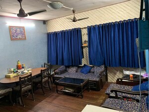 Living Room in 2 BHK Apartment at Panom Park, Vile Parle East – for Rent