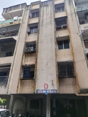  Apartment For Sale in Amroli