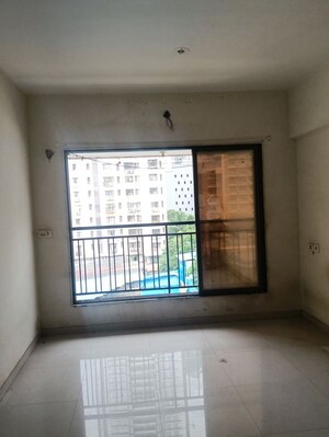Room in  Apartment at Kandivali West – for Sale