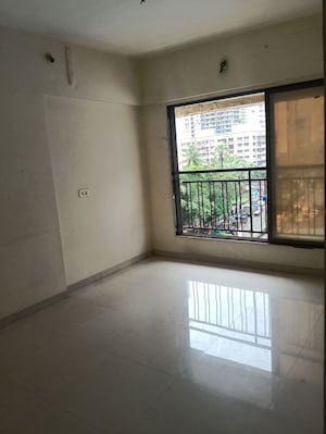 Room in  Apartment at Kandivali West – for Sale