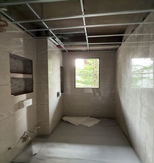 Bathroom in 4 BHK Builder Floor at BPTP Amstoria, Sector 102 – for Sale