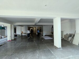 Parking in 4 BHK Builder Floor at Dlf Phase I – for Sale