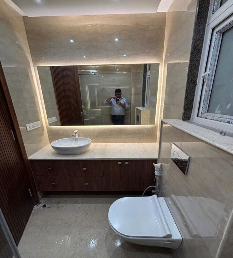 Bathroom, sector 51 3 Bedroom 200 Sq.Yd. Builder Floor In Sector 51 Gurgaon 10366180