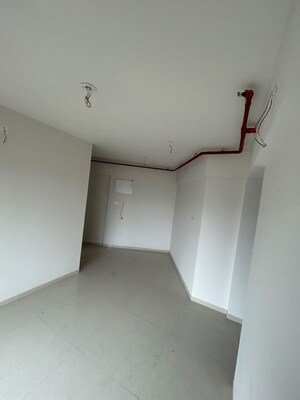 Room in 3 BHK Apartment at Anubhav CHS, Mulund West – for Rent