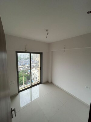 Room in 3 BHK Apartment at Anubhav CHS, Mulund West – for Rent