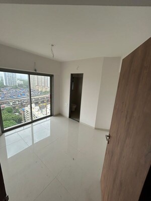 Room in 3 BHK Apartment at Anubhav CHS, Mulund West – for Rent