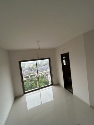 Room in 3 BHK Apartment at Anubhav CHS, Mulund West – for Rent
