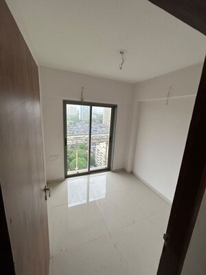 Room in 3 BHK Apartment at Anubhav CHS, Mulund West – for Rent