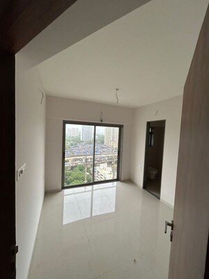 Room in 3 BHK Apartment at Anubhav CHS, Mulund West – for Rent