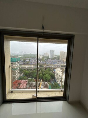 Room in 3 BHK Apartment at Anubhav CHS, Mulund West – for Rent