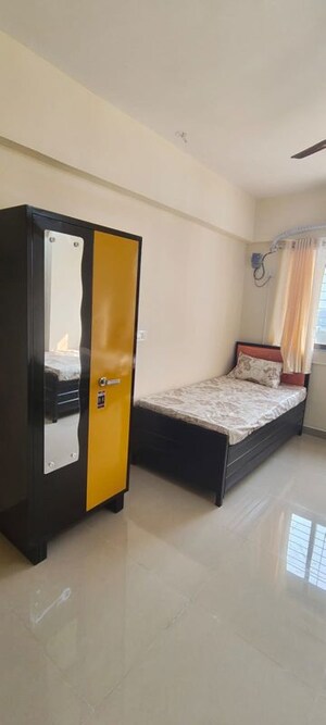 Bedroom in  Pg at Malad East – for Rent
