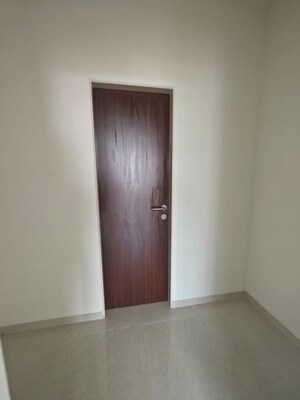 Room in 3 BHK Apartment at Seawoods – for Rent