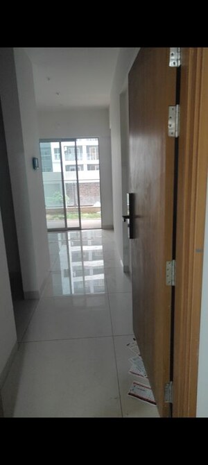 Room in 2 BHK Apartment at Gera Planet Of Joy, Kharadi – for Rent