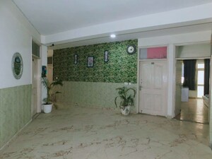Parking in 1 RK Builder Floor at Radhey Krishna Orchid, Sector 101 – for Rent