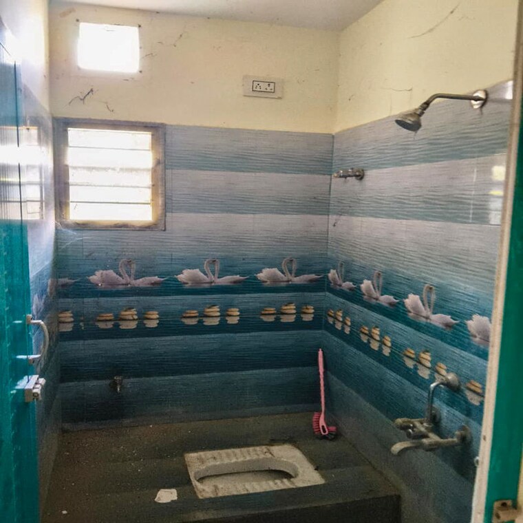 Bathroom, kundrathur  990 Sq.Ft. Apartment In Kundrathur Chennai 10582124