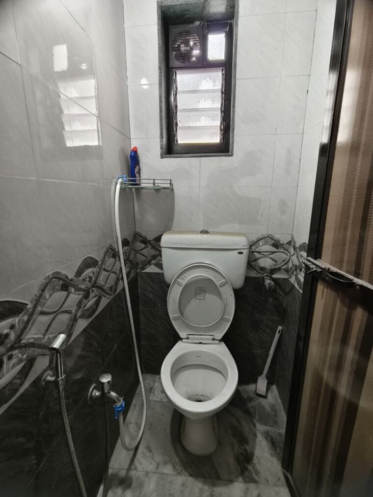 Bathroom, daya-sagar-chsl 1 RK 350 Sq.Ft. Apartment In Goregaon East Mumbai 10582125