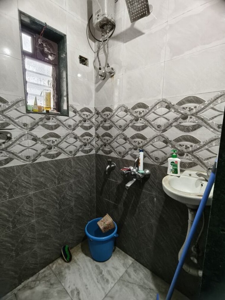 Bathroom, daya-sagar-chsl 1 RK 350 Sq.Ft. Apartment In Goregaon East Mumbai 10582125