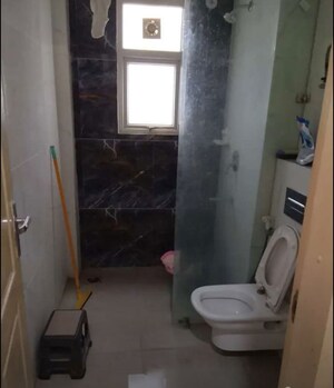 Bathroom in 4 BHK Apartment at Gomti Nagar – for Rent