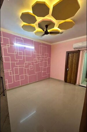 Room in 4 BHK Apartment at Gomti Nagar – for Rent