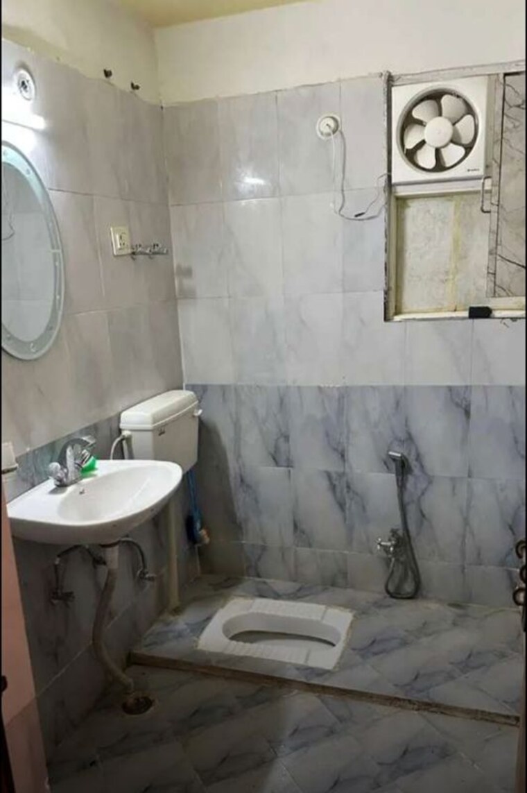 Bathroom, gomti nagar 4 Bedroom 2100 Sq.Ft. Apartment In Gomti Nagar Lucknow 10582207