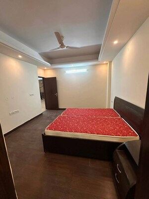 Bedroom in 2 BHK Builder Floor at Sector 40 – for Rent
