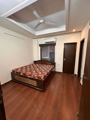 Bedroom in 2 BHK Builder Floor at Sector 40 – for Rent