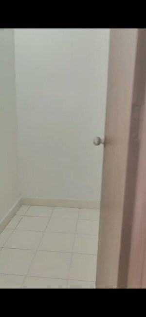 Furnished Amenities in 3 BHK Apartment at Mahagun Moderne, Sector 78 – for Rent