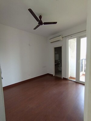 Room in 2 BHK Apartment at Signature Global City, Sector 37d – for Rent