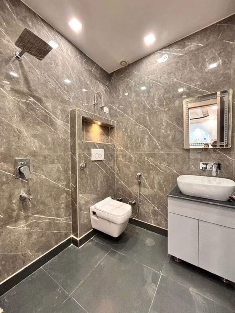 Bathroom, uttam nagar 3 Bedroom 915 Sq.Ft. Builder Floor In Uttam Nagar Delhi 10582256
