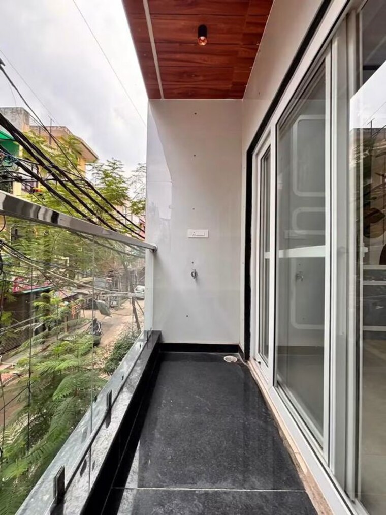 Balcony, uttam nagar 3 Bedroom 915 Sq.Ft. Builder Floor In Uttam Nagar Delhi 10582256