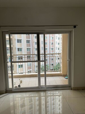 Room in 1 BHK Apartment at Kolte Patil iTowers Exente, Electronic City Phase I – for Rent