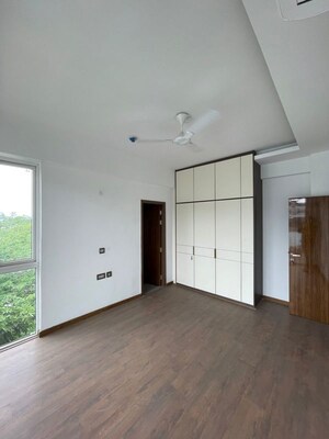 Room in 3 BHK Apartment at Unitech South City II, Sector 50 – for Sale