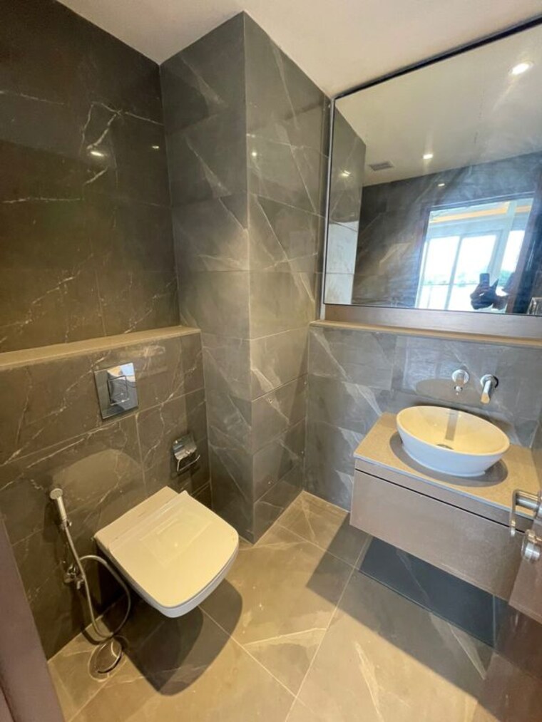 Bathroom, unitech-south-city-ii 3 Bedroom 240 Sq.Yd. Builder Floor In Sector 50 Gurgaon 10582278