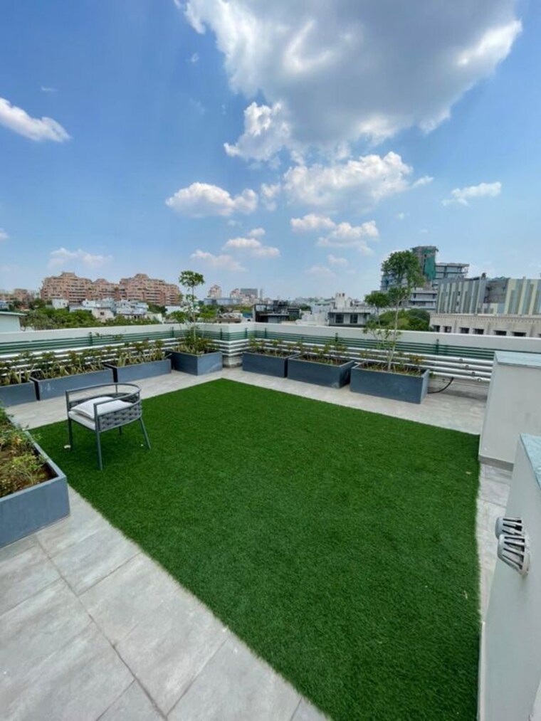 Balcony, unitech-south-city-ii 3 Bedroom 240 Sq.Yd. Builder Floor In Sector 50 Gurgaon 10582278