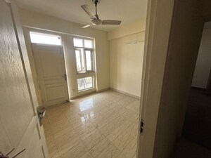 Room in 3.5 BHK Apartment at TDI Tuscan city Heights, Gt Karnal Road – for Rent