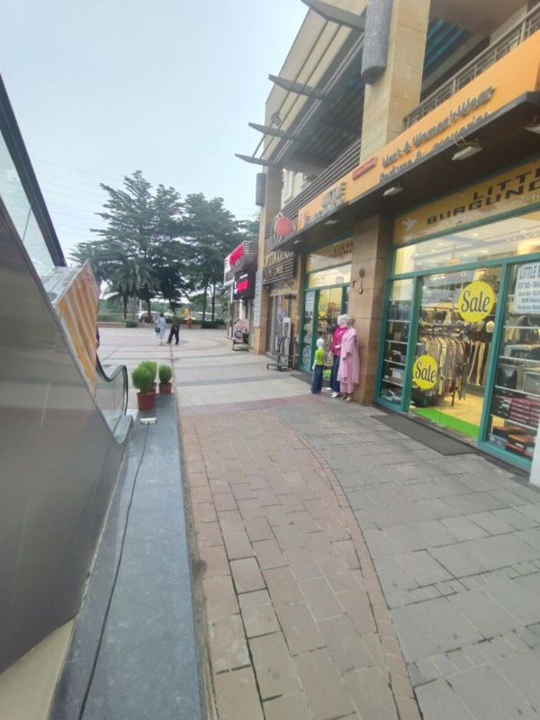  Parking, m3m-urbana Commercial Showroom 715 Sq.Ft. In Sector 67 Gurgaon 10582306