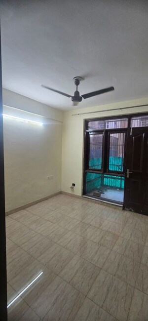 Room in 3 BHK Builder Floor at TDI Tuscan city, Gt Karnal Road – for Rent