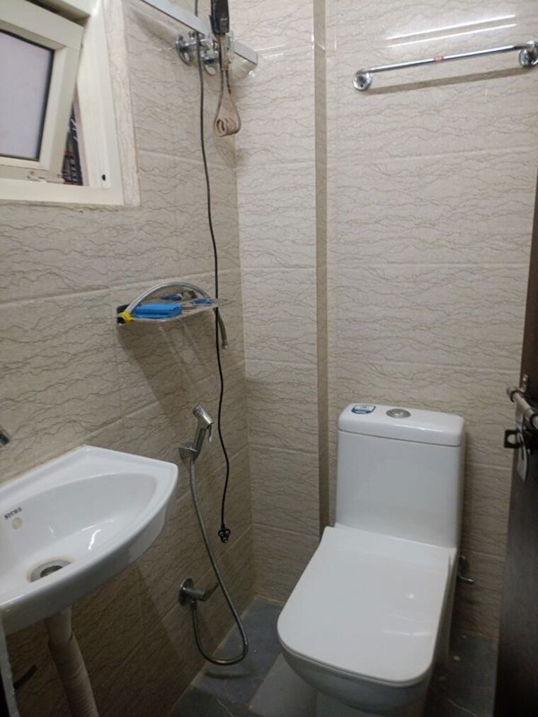 Bathroom, sector 21 2 Bedroom 1430 Sq.Ft. Independent House In Sector 21 Gurgaon 10582337