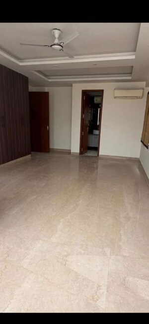 Room in 3 BHK Builder Floor at Saket – for Rent